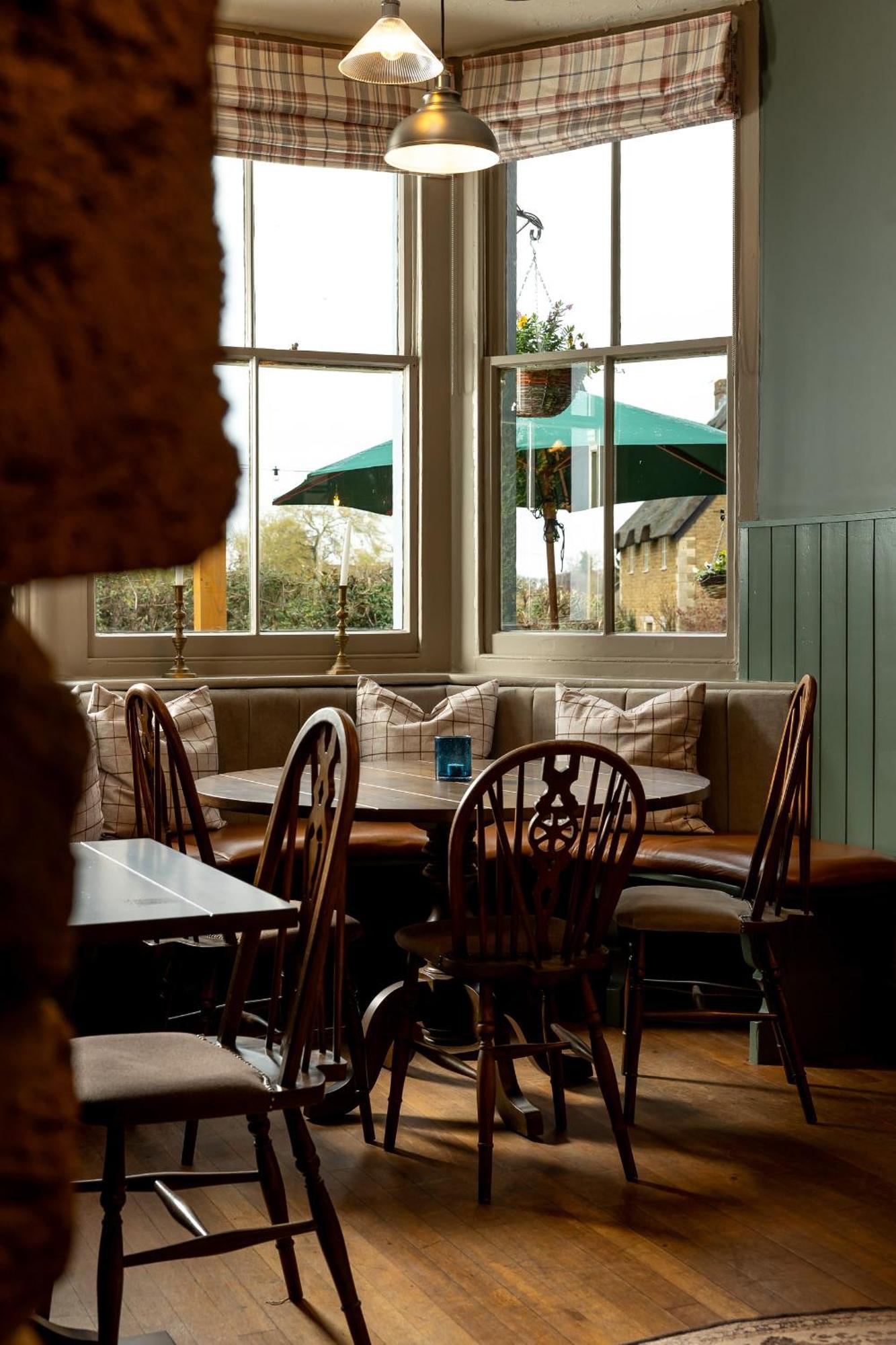 The Olde Coach House Inn Ashby Saint Ledgers エクステリア 写真