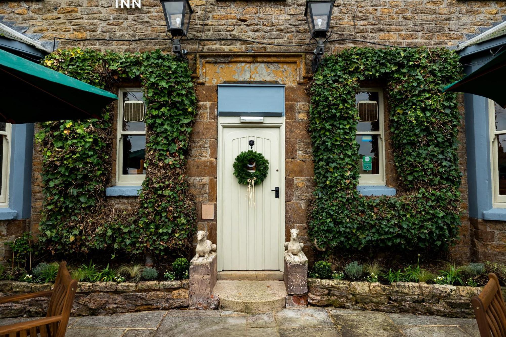 The Olde Coach House Inn Ashby Saint Ledgers エクステリア 写真