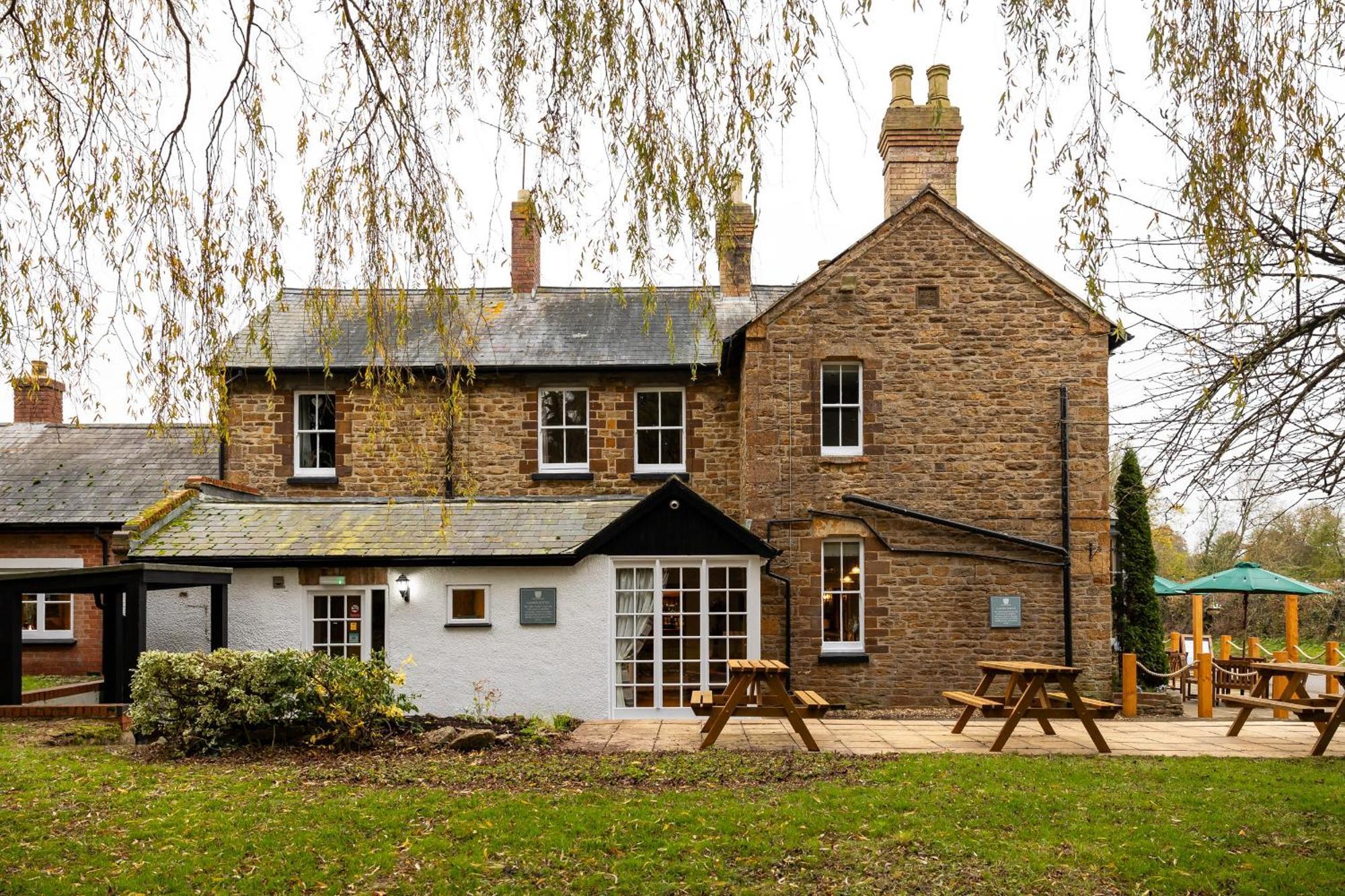 The Olde Coach House Inn Ashby Saint Ledgers エクステリア 写真