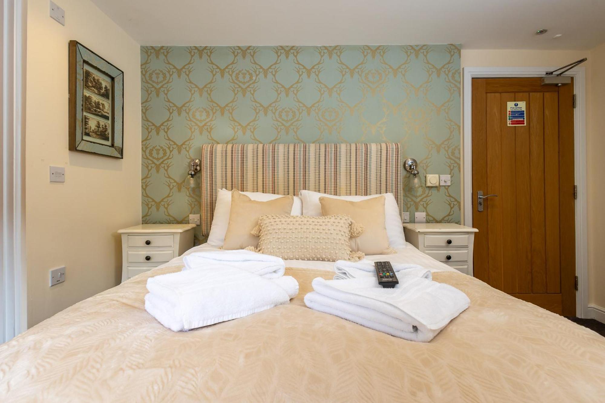 The Olde Coach House Inn Ashby Saint Ledgers エクステリア 写真