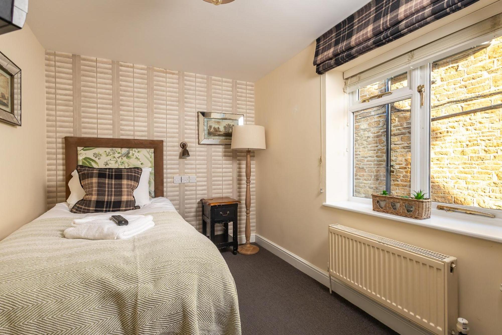 The Olde Coach House Inn Ashby Saint Ledgers エクステリア 写真